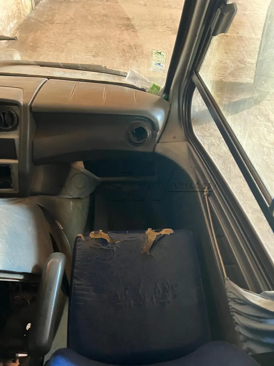 LOTE 015 - Ônibus MARCOPOLO/VOLARE V8 ON, ano/mod. 2005/2006, cor prata