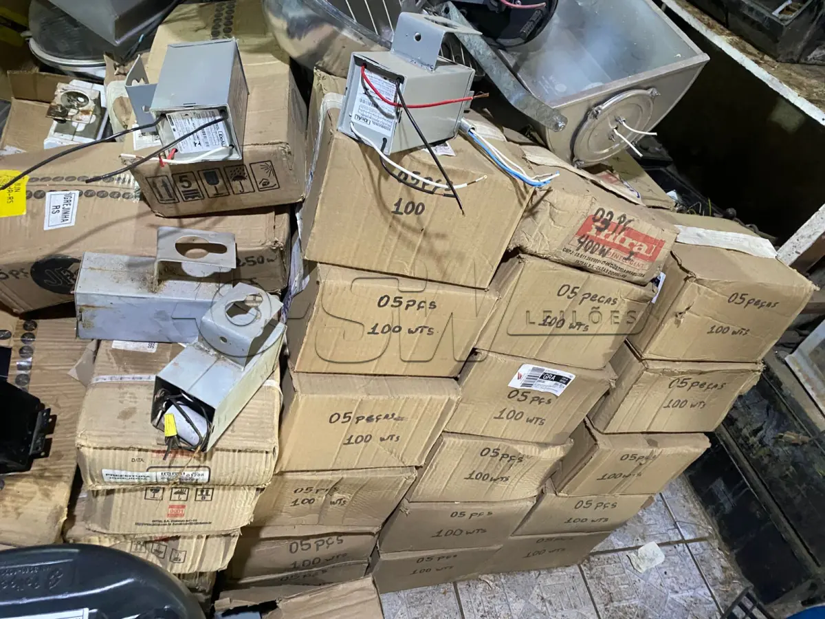 LOTE 011 - MATERIAIS  ELÉTRICOS  EM  ESTADO  DE  NOVOS