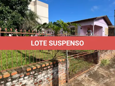 LOTE 001 - Casa de madeira  e lote urbano no município de Guarani das Missões