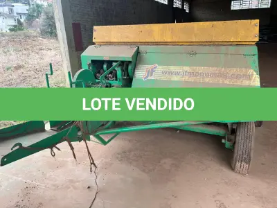 LOTE 008 - equipamentos para fenação composto de uma enfardadeira marca JF Prisma 4000, um ancinho e um ceifador.
