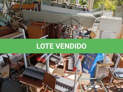 LOTE 024 - MOBILIÁRIO EM GERAL composto por armários, classes escolares, cadeiras, mesas entre outros.