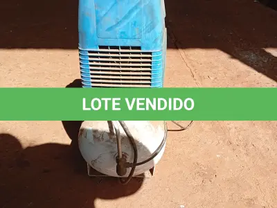 LOTE 025 - COMPRESSOR DE AR  na cor branca e azul, marca CD FIAC, vazão 170, preção 8, reservatório 24 litros