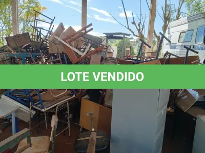 LOTE 024 - MOBILIÁRIO EM GERAL composto por armários, classes escolares, cadeiras, mesas entre outros.