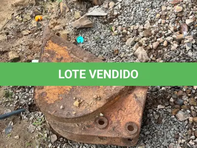 LOTE 014 - Lote composto de três conchas para retroescavadeiras e uma lâmina para moto niveladora.