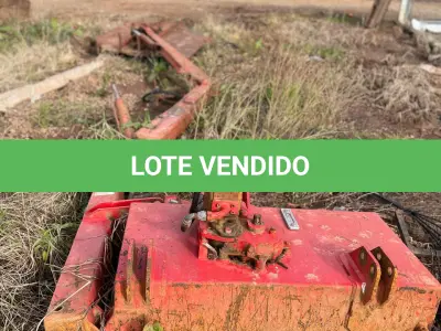 LOTE 013 - Roçadeira articulada faltando peças (sucata)