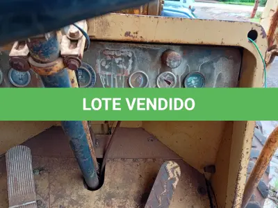 LOTE 021 - MÁQUINA RODOVIÁRIA – PÁ CARREGADEIRA FIAT-ALLIS M -1900-B com caçamba frontal 2.1/2 JC,