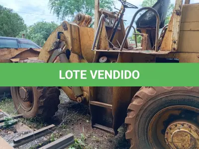 LOTE 021 - MÁQUINA RODOVIÁRIA – PÁ CARREGADEIRA FIAT-ALLIS M -1900-B com caçamba frontal 2.1/2 JC,