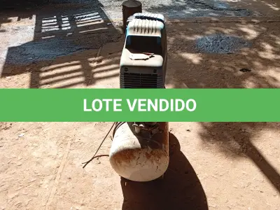 LOTE 025 - COMPRESSOR DE AR  na cor branca e azul, marca CD FIAC, vazão 170, preção 8, reservatório 24 litros