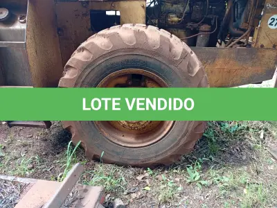 LOTE 021 - MÁQUINA RODOVIÁRIA – PÁ CARREGADEIRA FIAT-ALLIS M -1900-B com caçamba frontal 2.1/2 JC,