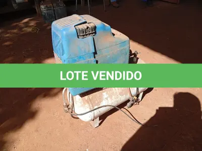 LOTE 025 - COMPRESSOR DE AR  na cor branca e azul, marca CD FIAC, vazão 170, preção 8, reservatório 24 litros
