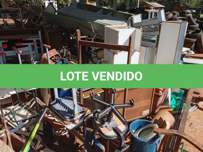 LOTE 024 - MOBILIÁRIO EM GERAL composto por armários, classes escolares, cadeiras, mesas entre outros.