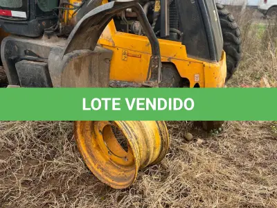 LOTE 004 - Retroescavadeira Articulada, marca JCB, equipada com concha dianteira vazada