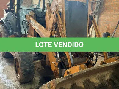 LOTE 005 - Retroescavadeira marca CASE 580, série 3