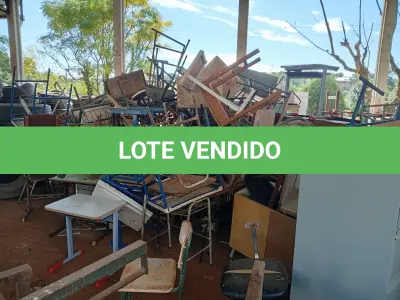 LOTE 024 - MOBILIÁRIO EM GERAL composto por armários, classes escolares, cadeiras, mesas entre outros.