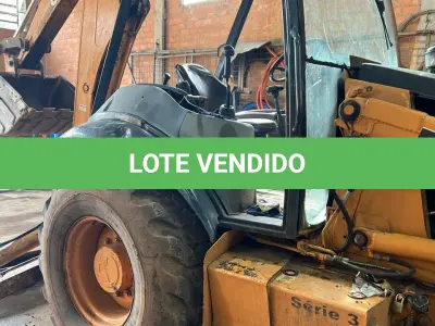LOTE 005 - Retroescavadeira marca CASE 580, série 3