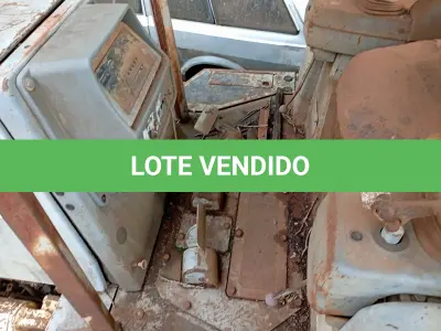 LOTE 010 - MÁQUINA RODOVIÁRIA - TRATOR ESTEIRA, marca KOMATSU modelo D41E-6,