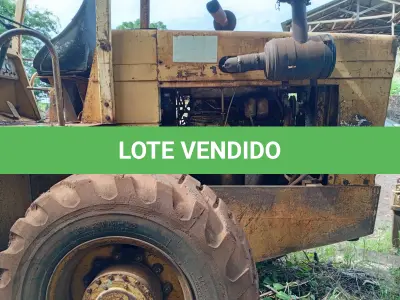 LOTE 021 - MÁQUINA RODOVIÁRIA – PÁ CARREGADEIRA FIAT-ALLIS M -1900-B com caçamba frontal 2.1/2 JC,