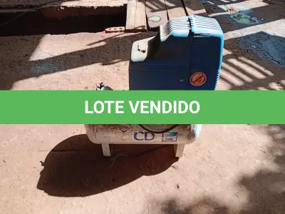 LOTE 025 - COMPRESSOR DE AR  na cor branca e azul, marca CD FIAC, vazão 170, preção 8, reservatório 24 litros