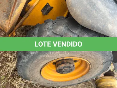 LOTE 004 - Retroescavadeira Articulada, marca JCB, equipada com concha dianteira vazada