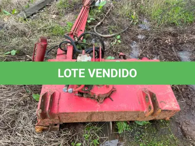 LOTE 013 - Roçadeira articulada faltando peças (sucata)