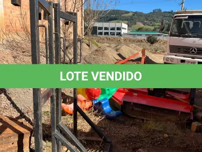 LOTE 001 - Caminhão FORD/F14000 HD; Placa IJB4975, ANO/MOD: 1998