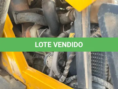 LOTE 004 - Retroescavadeira Articulada, marca JCB, equipada com concha dianteira vazada