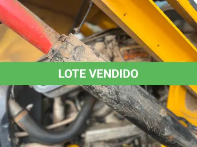 LOTE 004 - Retroescavadeira Articulada, marca JCB, equipada com concha dianteira vazada
