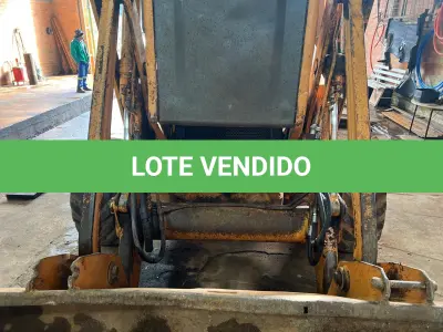 LOTE 005 - Retroescavadeira marca CASE 580, série 3