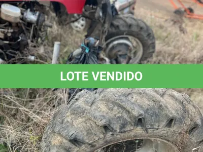 LOTE 009 - Trator FARMALL 80 tracionado, marca Case, gabinado