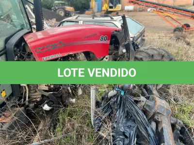 LOTE 009 - Trator FARMALL 80 tracionado, marca Case, gabinado