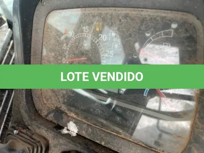 LOTE 009 - Trator FARMALL 80 tracionado, marca Case, gabinado