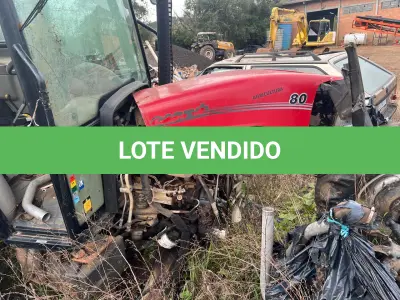 LOTE 009 - Trator FARMALL 80 tracionado, marca Case, gabinado