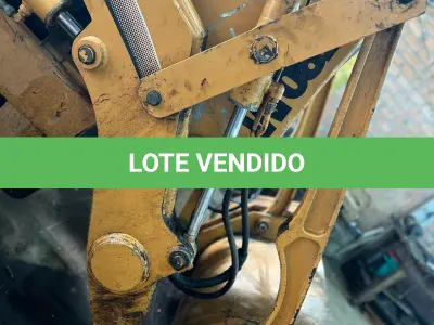 LOTE 005 - Retroescavadeira marca CASE 580, série 3