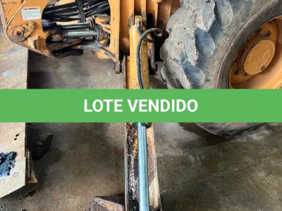 LOTE 005 - Retroescavadeira marca CASE 580, série 3