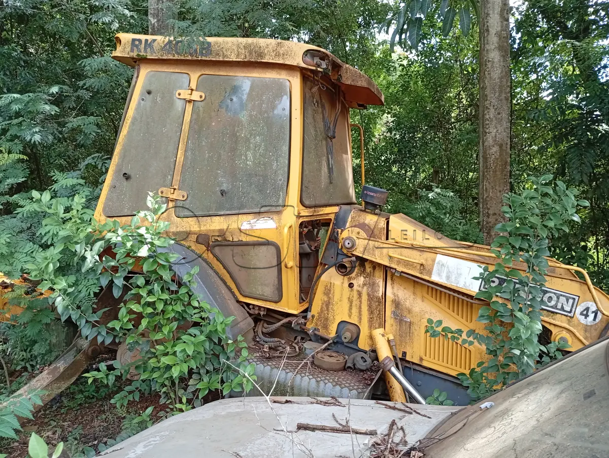 LOTE 011 - MÁQUINA RODOVIÁRIA - RETROESCAVADEIRA, RANDON, modelo RK-406B 4x4,