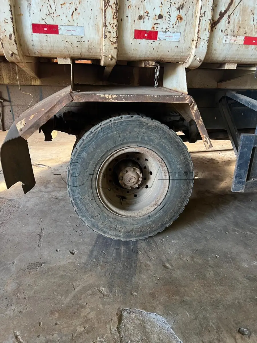 LOTE 001 - Caminhão FORD/F14000 HD; Placa IJB4975, ANO/MOD: 1998