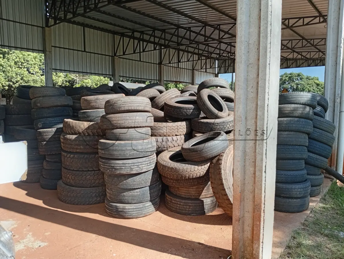 LOTE 018 - LOTE DE CARCAÇAS DE PNEUS, (EM BOM E REGULAR ESTADO DE CONSERVAÇÃO)