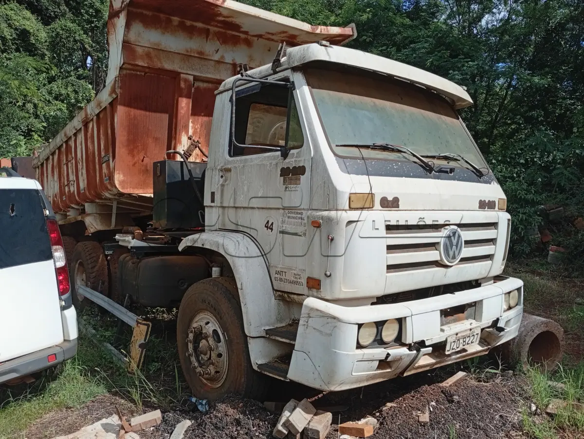 LOTE 022 - CAMINHÃO CAÇAMBA, placas  JZO8227, RENAVAM 00785152881,