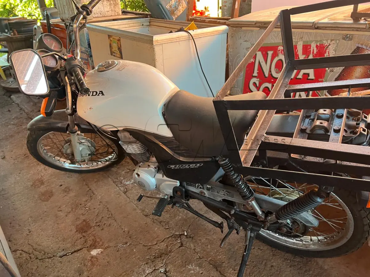 LOTE 002 - Uma motocicleta HONDA CG 125 CARGO KS Placa: IWP7130