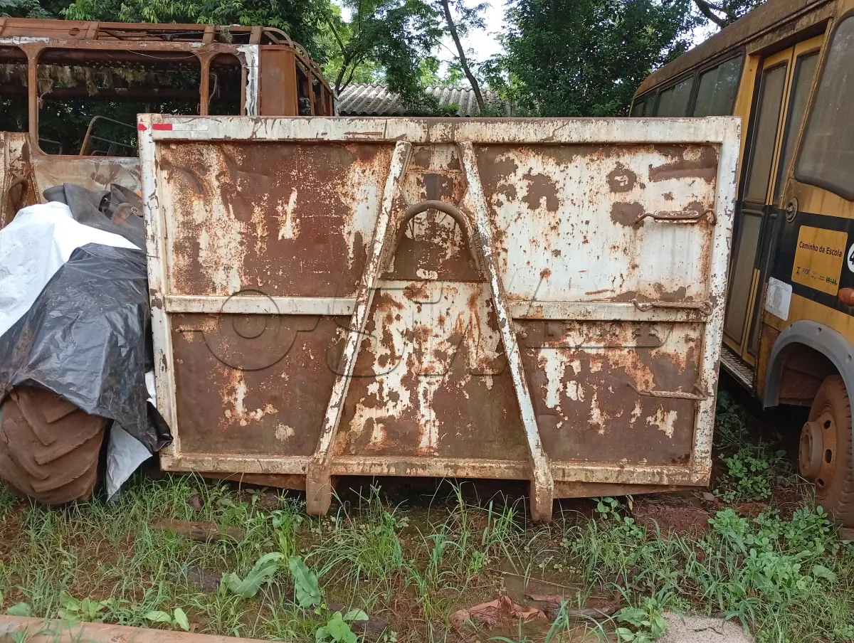 LOTE 013 - EQUIPAMENTO - CAÇAMBA BASCULANTE, medindo 4,75x2,40x0,50, marca KUBITZ Nº KB 024,