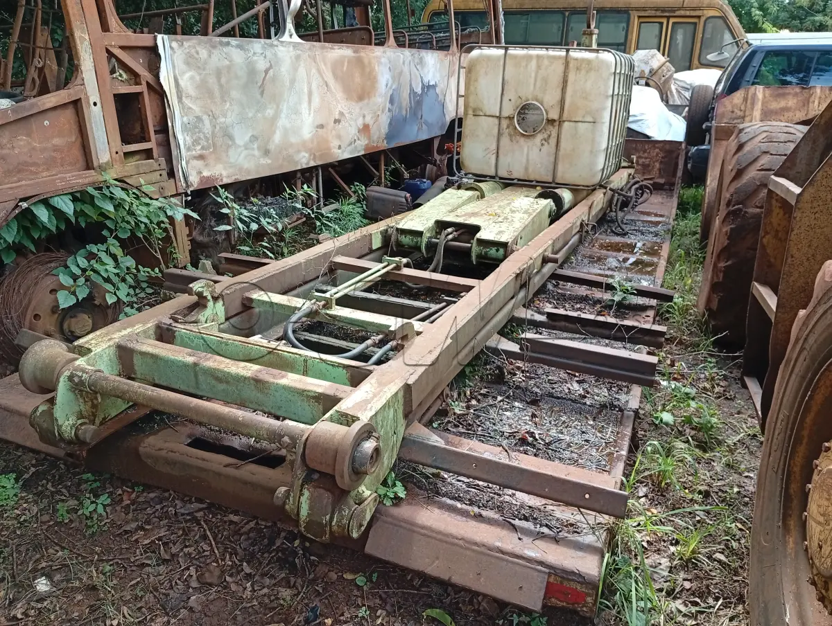 LOTE 013 - EQUIPAMENTO - CAÇAMBA BASCULANTE, medindo 4,75x2,40x0,50, marca KUBITZ Nº KB 024,