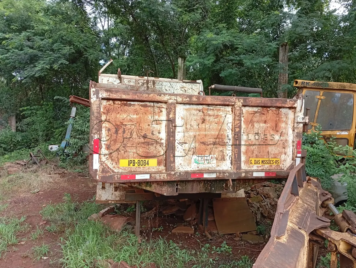 LOTE 014 - EQUIPAMENTO - CAÇAMBA BASCULANTE, capacidade 06 m3, medindo 3,80x2,40x0,70, marca KUBITZ Nº KB 058