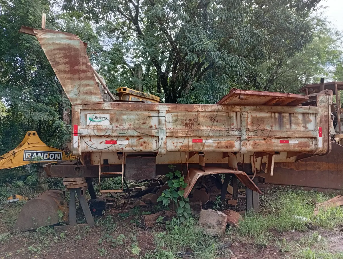 LOTE 014 - EQUIPAMENTO - CAÇAMBA BASCULANTE, capacidade 06 m3, medindo 3,80x2,40x0,70, marca KUBITZ Nº KB 058