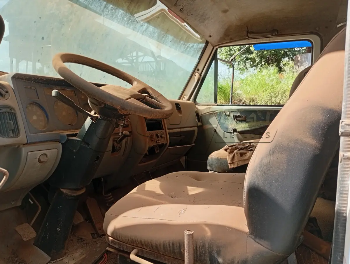 LOTE 022 - CAMINHÃO CAÇAMBA, placas  JZO8227, RENAVAM 00785152881,