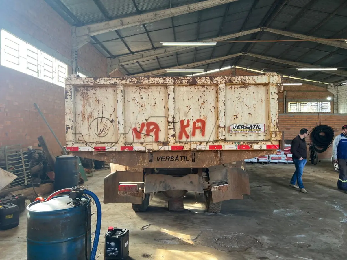 LOTE 001 - Caminhão FORD/F14000 HD; Placa IJB4975, ANO/MOD: 1998