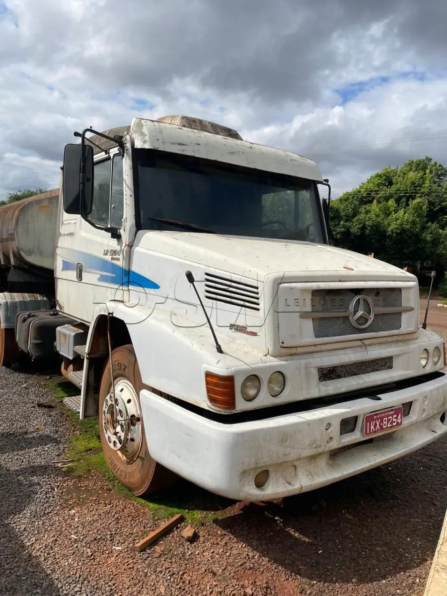 LOTE 002 - Caminhão Mercedes Benz