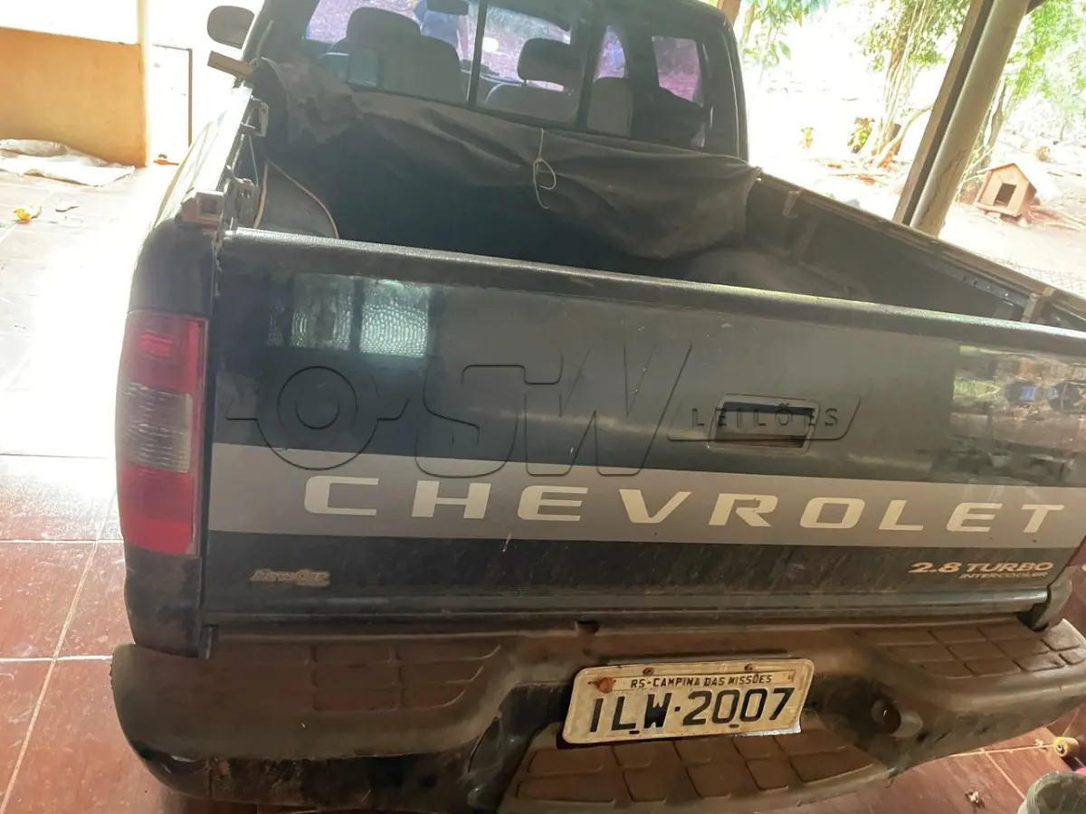LOTE 001 - Camioneta GM/10