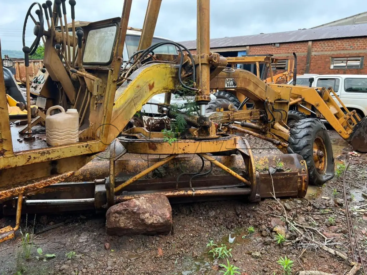 LOTE 005 - Motoniveladora Huber Warco 165M.