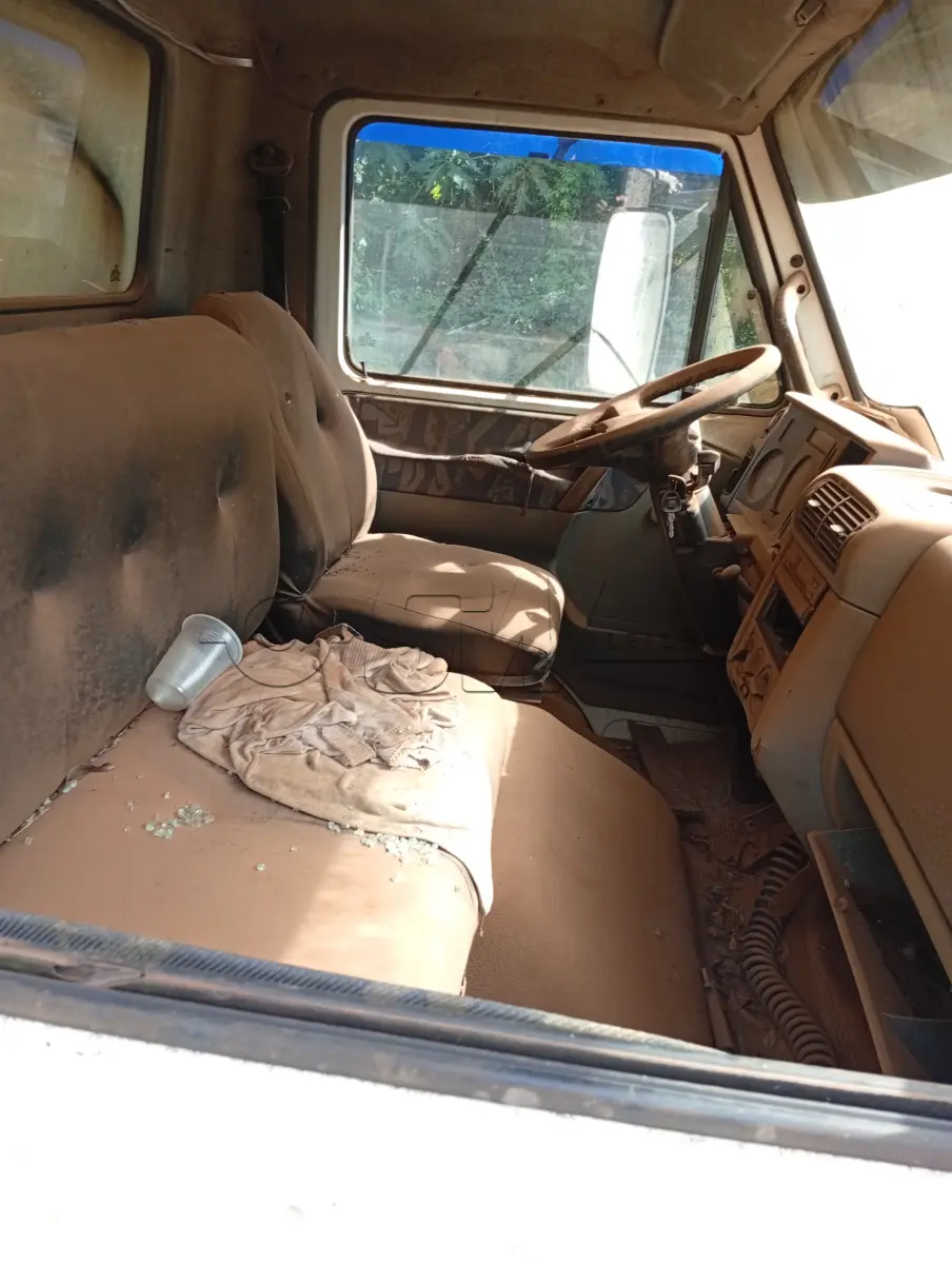 LOTE 022 - CAMINHÃO CAÇAMBA, placas  JZO8227, RENAVAM 00785152881,