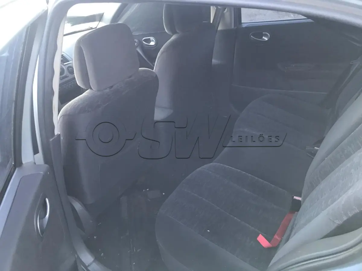 LOTE 001 - RENAULT MEGANESD